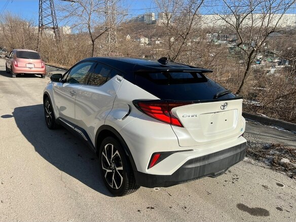 2020 Toyota C-HR I Рестайлинг, белый, 2500000 рублей - вид 9