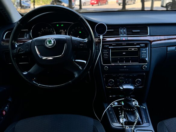 2011 Skoda Superb II, красный, 1300000 рублей - вид 8