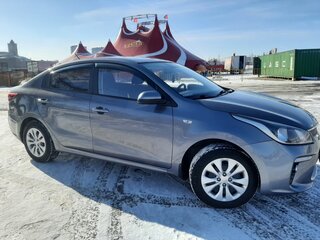 2018 Kia Rio IV, серый, 1510000 рублей, вид 2