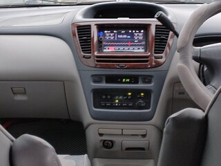 2000 Toyota Nadia, серебристый, 750000 рублей, вид 5