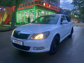 2013 Skoda Octavia II (A5) Рестайлинг, белый, 450000 рублей, вид 1