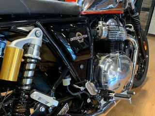 2025 Royal Enfield Interceptor 650, серебристый, 699000 рублей, вид 3