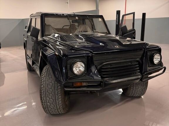 1990 Lamborghini LM002, чёрный