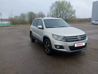 2013 Volkswagen Tiguan I Рестайлинг, серебристый, 1150000 рублей, вид 2