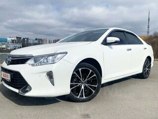 2015 Toyota Camry VII (XV50) Рестайлинг, белый, 2050000 рублей, вид 1