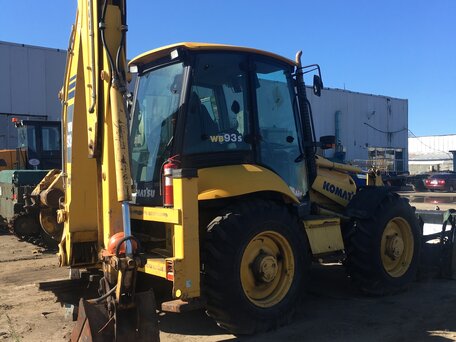 2005 Komatsu WB93R-5, 1783000 рублей, вид 3