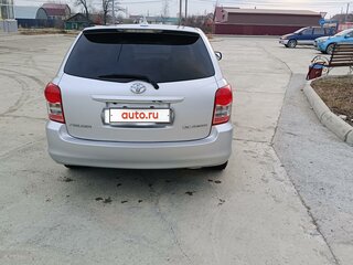 2010 Toyota Corolla Fielder X (E140, E150) Рестайлинг, серебристый, 950000 рублей, вид 4