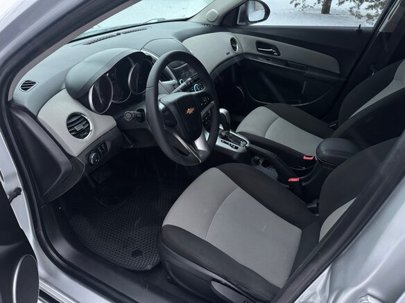2013 Chevrolet Cruze I Рестайлинг, серебристый, 680000 рублей - вид 10