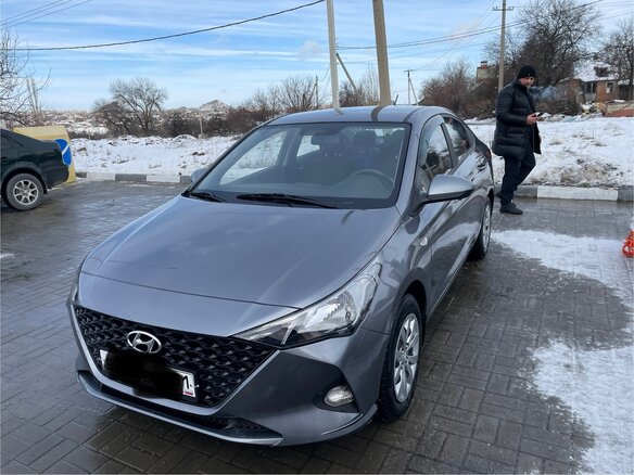2020 Hyundai Solaris II, серый, 1700000 рублей - вид 2