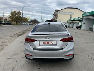 2017 Hyundai Solaris II, серебристый, 900000 рублей, вид 4