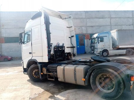 2013 Volvo FH, белый, 3500000 рублей, вид 4