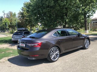 2019 Skoda Superb III Рестайлинг, коричневый, 3700000 рублей, вид 3