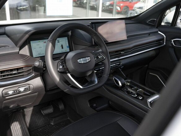 2026 Geely Okavango I Рестайлинг, белый - вид 31