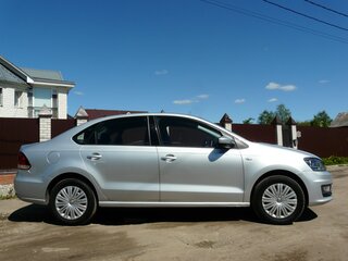 2018 Volkswagen Polo V Рестайлинг, серебристый, 1025000 рублей, вид 4