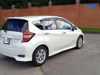 2018 Nissan Note e-Power II Рестайлинг, белый, 1200000 рублей, вид 5