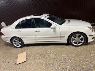 2006 Mercedes-Benz C-Класс 230 II (W203) Рестайлинг, белый, 920000 рублей, вид 2