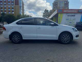 2014 Volkswagen Polo V, белый, 710000 рублей, вид 3