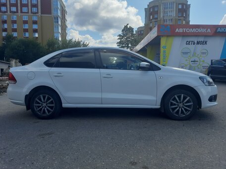 2014 Volkswagen Polo V, белый, 710000 рублей, вид 3