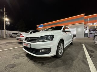 2015 Volkswagen Polo V Рестайлинг, белый, 900000 рублей, вид 1