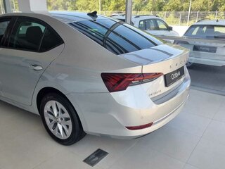 2025 Skoda Octavia IV (A8), серебристый, 2500000 рублей, вид 3