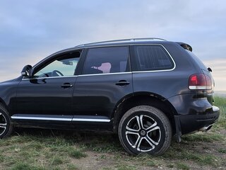 2010 Volkswagen Touareg I Рестайлинг, чёрный, 950000 рублей, вид 3