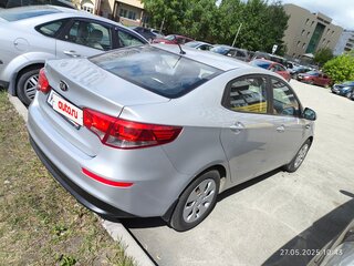 2016 Kia Rio III Рестайлинг, серебристый, 1200000 рублей, вид 5