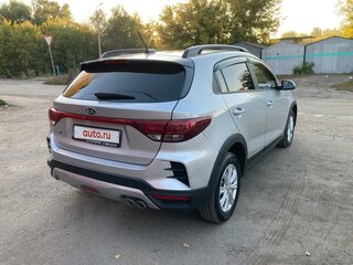 2021 Kia Rio X IV Рестайлинг, серебристый, 1800000 рублей, вид 5