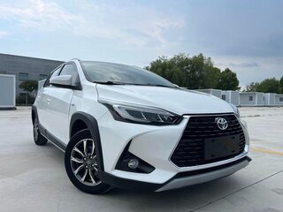 2022 Toyota Yaris L XP150 Рестайлинг, белый, 1595013 рублей, вид 3