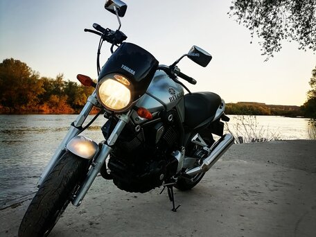 2002 Yamaha BT1100 Bulldog, серебристый, 490000 рублей, вид 1