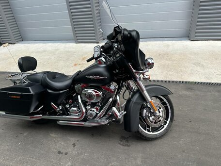 2010 Harley-Davidson Street Glide, чёрный, 1000000 рублей, вид 1