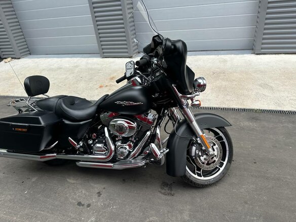 2010 Harley-Davidson Street Glide, чёрный, 1000000 рублей