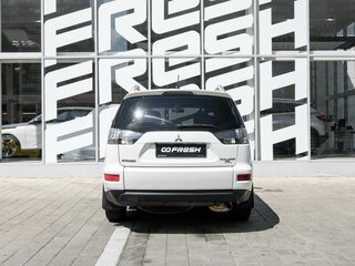 2010 Mitsubishi Outlander II Рестайлинг, белый, 1000000 рублей, вид 4