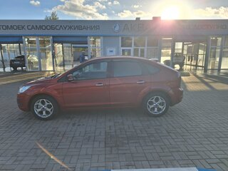 2009 Ford Focus II Рестайлинг, красный, 600000 рублей, вид 5