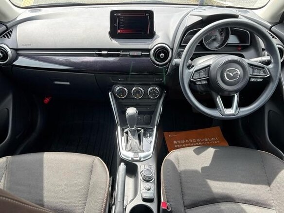 2022 Mazda 2 IV (XP21), серый, 900000 рублей - вид 9