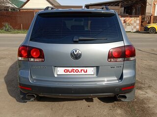 2007 Volkswagen Touareg I Рестайлинг, серебристый, 1900000 рублей, вид 3