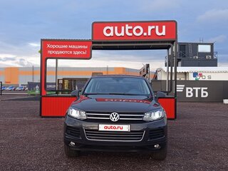 2010 Volkswagen Touareg II, серый, 1420000 рублей, вид 3