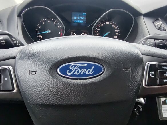 2015 Ford Focus III Рестайлинг, белый, 900000 рублей - вид 5