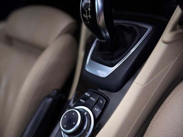 2011 BMW X1 28i I (E84), коричневый, 1500000 рублей - вид 13
