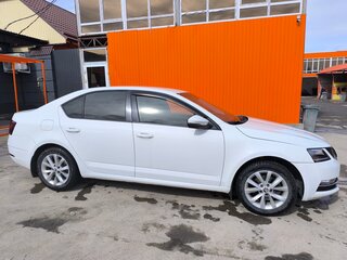 2017 Skoda Octavia III (A7) Рестайлинг, белый, 1650000 рублей, вид 4