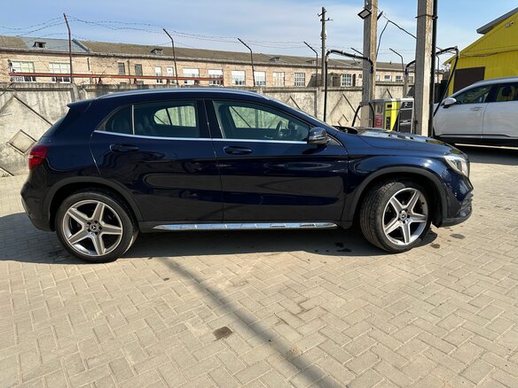 2017 Mercedes-Benz GLA 200 I (X156), синий, 2800000 рублей - вид 2