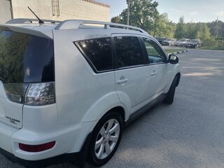 2010 Mitsubishi Outlander II Рестайлинг, белый, 840000 рублей, вид 4