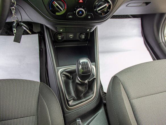 2019 Hyundai Solaris II, серебристый, 1239000 рублей - вид 19