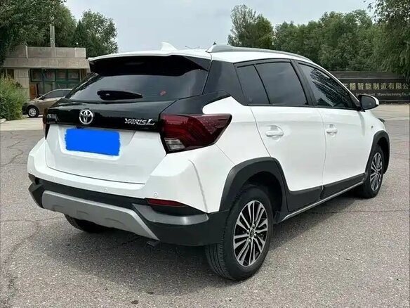 2023 Toyota Yaris L X XP150 Рестайлинг, белый, 1420000 рублей - вид 5