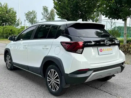 2022 Toyota Yaris L XP150 Рестайлинг, белый, 1330000 рублей, вид 4