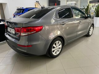 2017 Kia Rio III Рестайлинг, серый, 1139000 рублей, вид 4