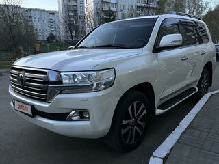 2016 Toyota Land Cruiser 200 Series Рестайлинг 2, белый, 6000000 рублей, вид 1