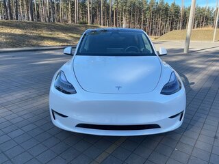 2023 Tesla Model Y Long Range Dual Motor I, белый, 4000000 рублей, вид 1