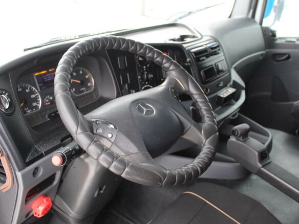 2011 Mercedes-Benz Axor, белый, 1800000 рублей - вид 12