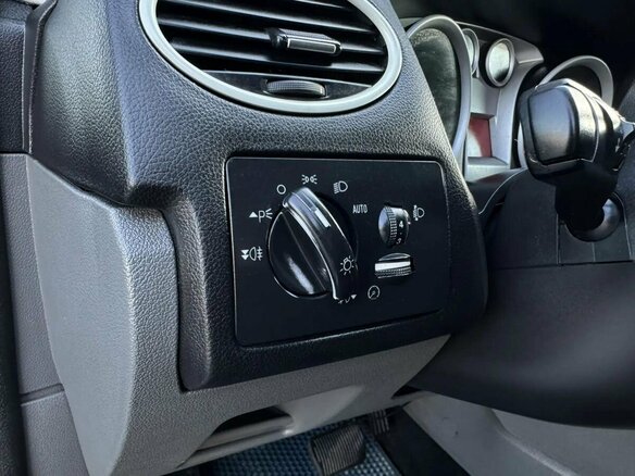 2010 Ford Focus II Рестайлинг, синий - вид 13