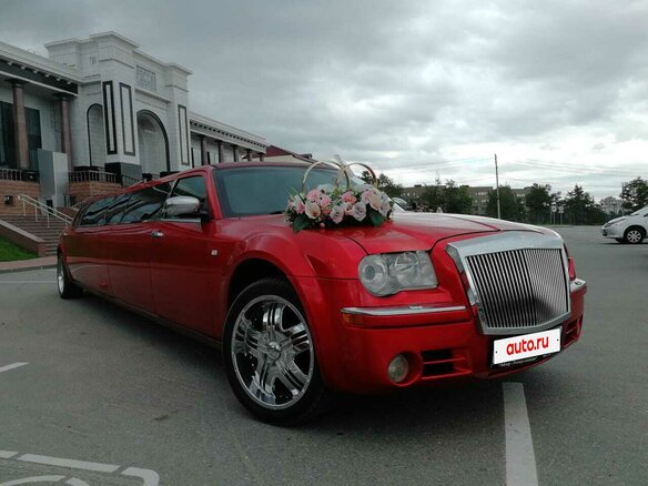 2005 Chrysler 300C I, красный, 650000 рублей